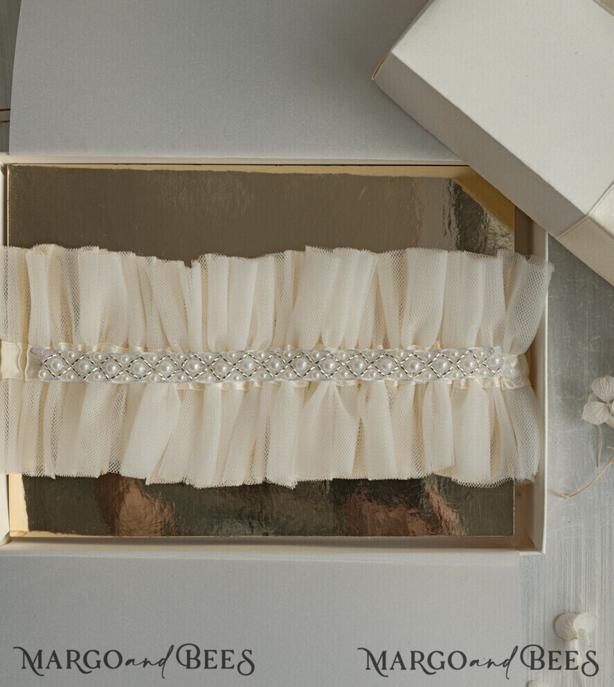 BRIDE bolero, robes, garter Geschenkidee für die Braut Strumpfband Ecru Tüll-Strumpfband mit Perlen in Geschenkbox – Überraschung vom Junggesellinnenabschied