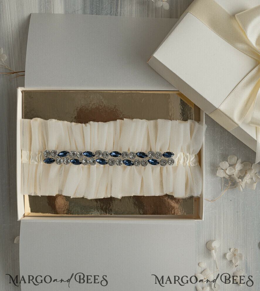 BRIDE bolero, robes, garter Geschenkidee für die Braut Strumpfband Elegantes Strumpfband für die Braut – Geschenkbox mit „Etwas Blauem“ und Grußkarte
