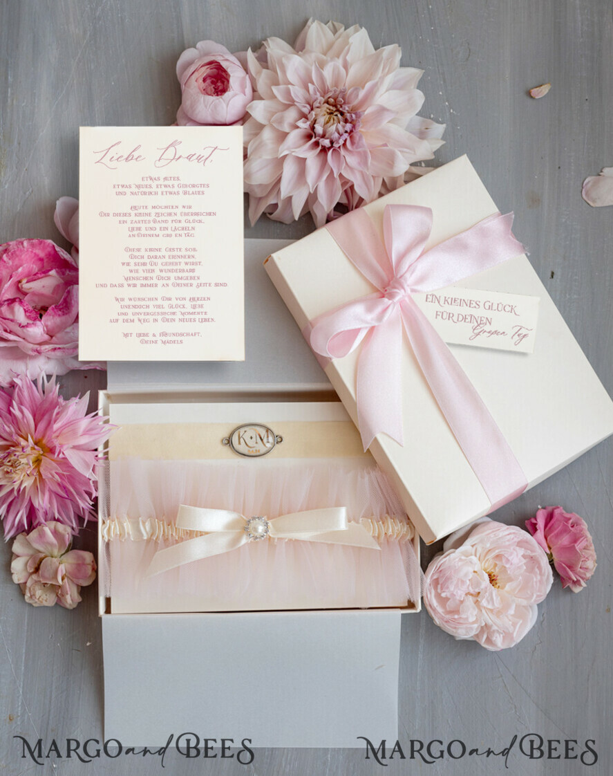 BRIDE bolero, robes, garter Geschenkidee für die Braut Strumpfband Strumpfband – die besondere Geschenkidee für die Braut mit den Initialen des Brautpaares und dem Hochzeitsdatum
