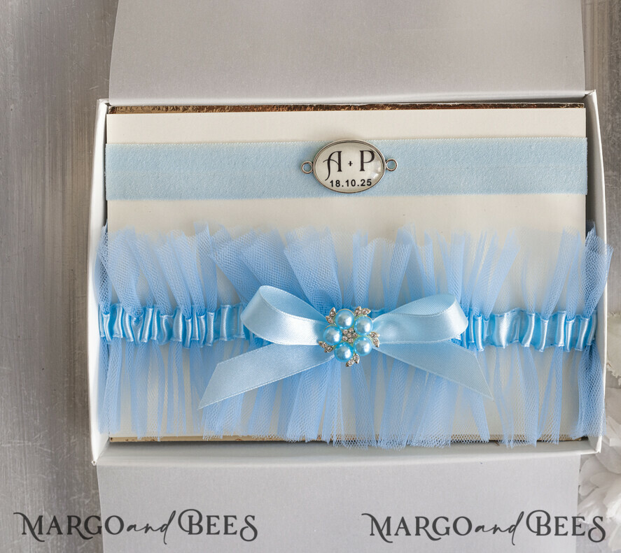 BRIDE bolero, robes, garter Geschenkidee für die Braut Strumpfband Strumpfband Etwas Blaues Geschenk für die Braut von der Trauzeugin JGA