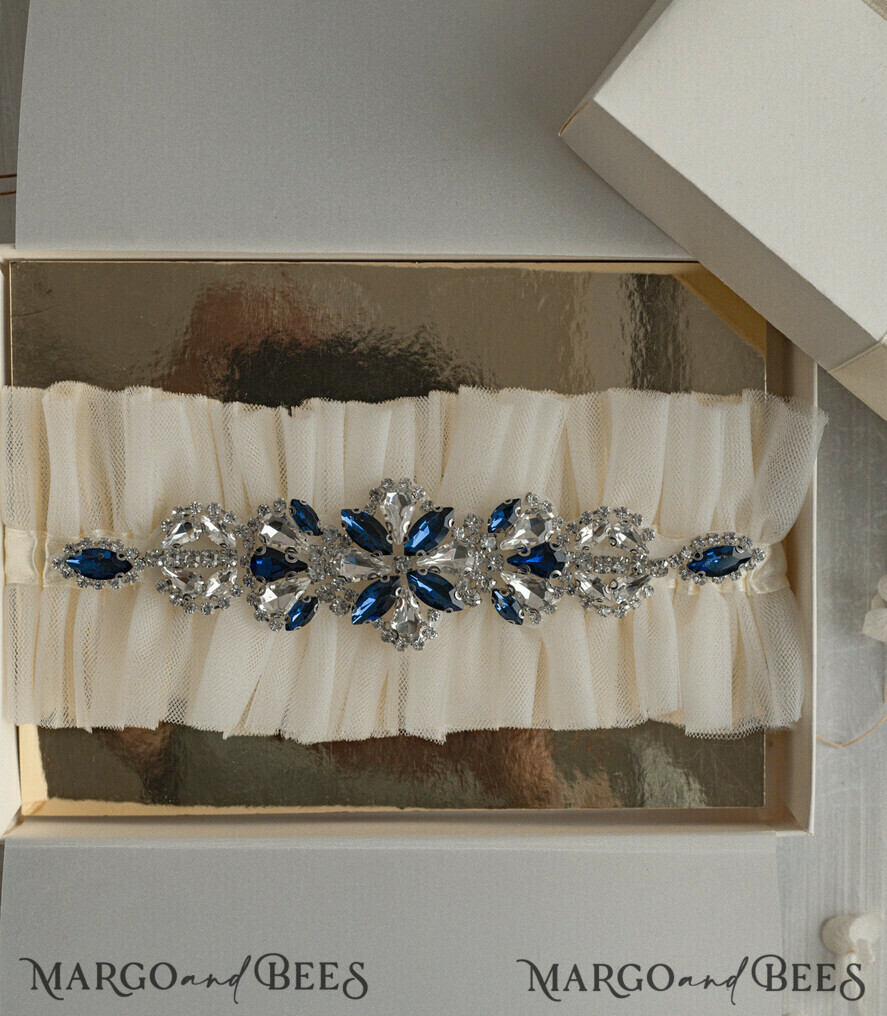 BRIDE bolero, robes, garter Geschenkidee für die Braut Strumpfband Elegantes Strumpfband für die Braut – Geschenkbox mit „Etwas Blauem“ und Grußkarte