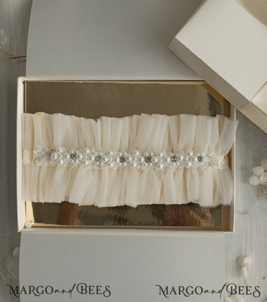 BRIDE bolero, robes, garter Geschenkidee für die Braut Strumpfband Ecru Tüll-Strumpfband mit Perlen in Geschenkbox – Überraschung vom Junggesellinnenabschied