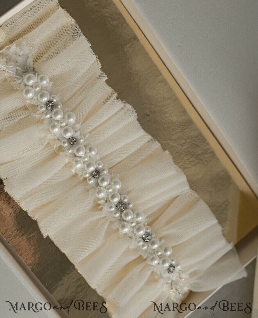 BRIDE bolero, robes, garter Geschenkidee für die Braut Strumpfband Ecru Tüll-Strumpfband mit Perlen in Geschenkbox – Überraschung vom Junggesellinnenabschied