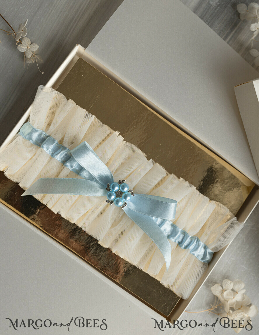 BRIDE bolero, robes, garter Geschenkidee für die Braut Strumpfband Elegantes Strumpfband für die Braut – Geschenkbox mit „Etwas Blauem“ und Grußkarte