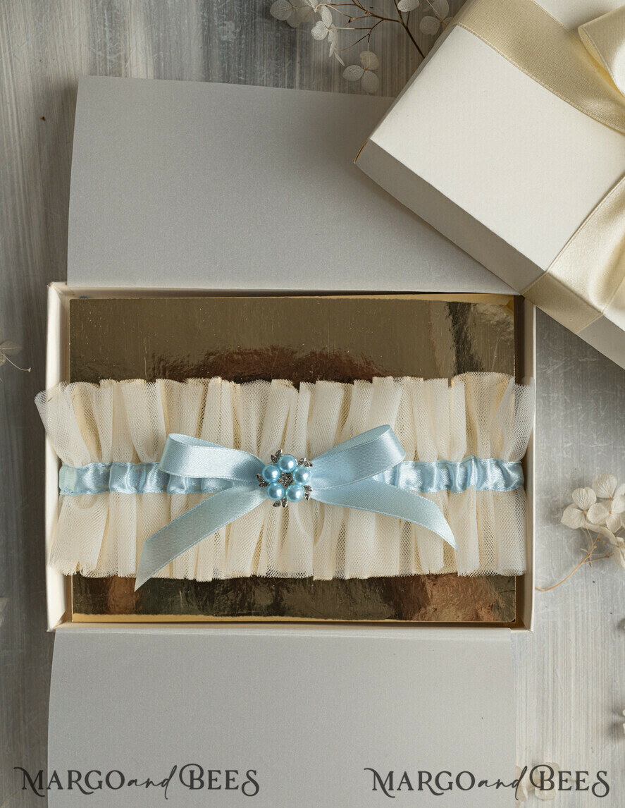 BRIDE bolero, robes, garter Geschenkidee für die Braut Strumpfband Elegantes Strumpfband für die Braut – Geschenkbox mit „Etwas Blauem“ und Grußkarte