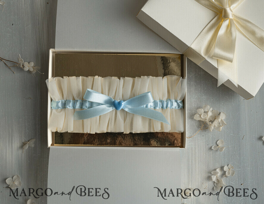 BRIDE bolero, robes, garter Geschenkidee für die Braut Strumpfband Elegantes Strumpfband für die Braut – Geschenkbox mit „Etwas Blauem“ und Grußkarte