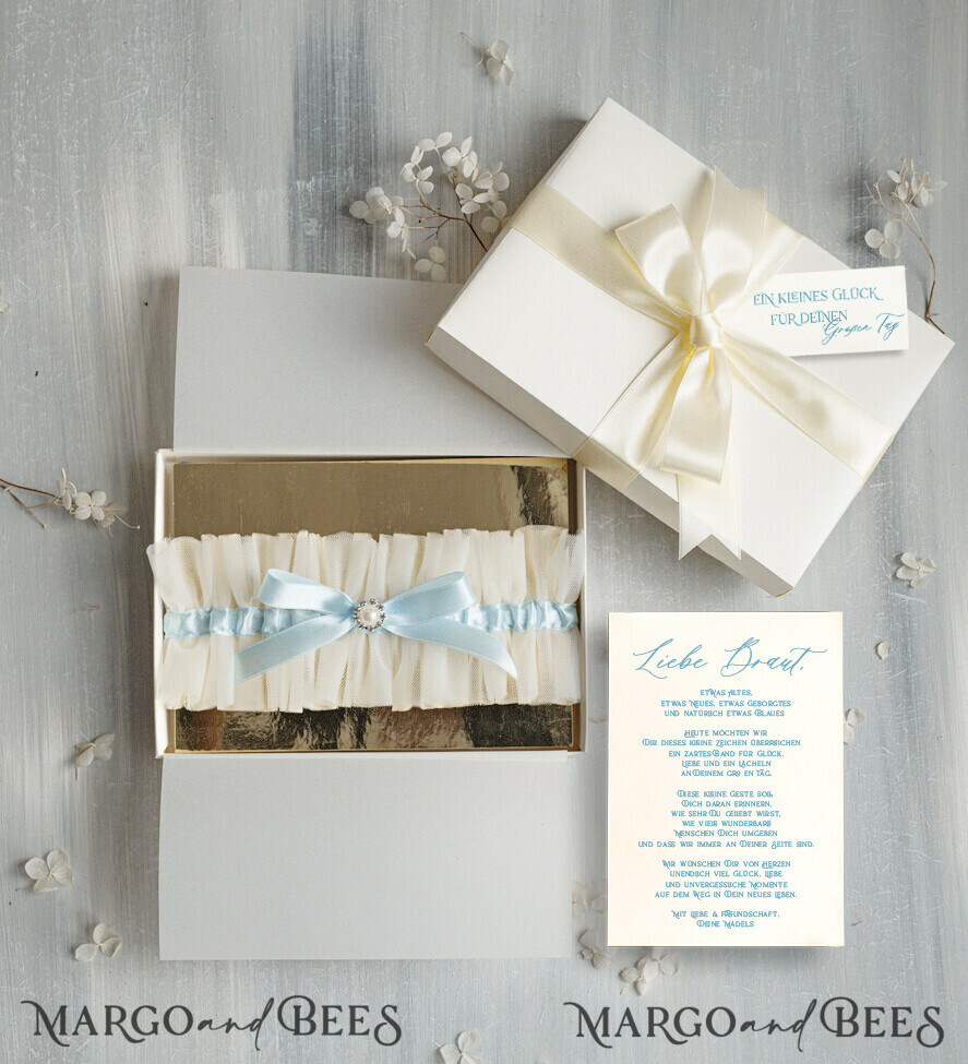 BRIDE bolero, robes, garter Geschenkidee für die Braut Strumpfband Elegantes Strumpfband für die Braut – Geschenkbox mit „Etwas Blauem“ und Grußkarte