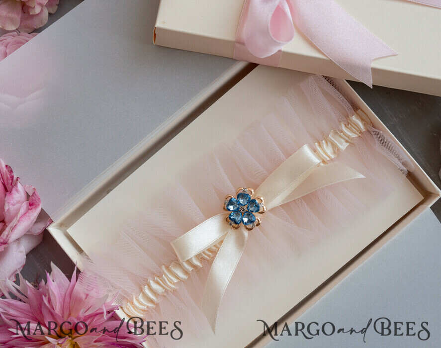 BRIDE bolero, robes, garter Geschenkidee für die Braut Strumpfband Tüll-Strumpfband in Geschenkbox – Überraschung vom Junggesellinnenabschied