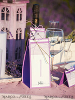TISCHDEKORATIONSCHILDER   romantisch Zarte Flieder-Hochzeitstischkarten, elegante Hochzeitstischkarten mit Lavendel und Bast, minimalistische lila Hochzeitstischdekoration, Hochzeitssignage, bearbeitbarer Text.1