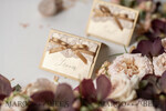PLATZKARTEN / TISCHKARTEN  
 Spitze Elegante schimmernde goldene Platzkarten mit goldenem Band, elfenbeinfarbene Spitzen-Hochzeitsnamensschilder für Ihre Hochzeitstische, romantische Hochzeitsstationery, goldene Luxus-Platzkarten.6