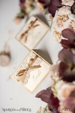 PLATZKARTEN / TISCHKARTEN  
 Spitze Elegante schimmernde goldene Platzkarten mit goldenem Band, elfenbeinfarbene Spitzen-Hochzeitsnamensschilder für Ihre Hochzeitstische, romantische Hochzeitsstationery, goldene Luxus-Platzkarten.6