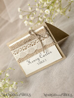 PLATZKARTEN / TISCHKARTEN  
 Rustikale Eco-Hochzeitsplatzkarten Rustikale Elfenbein Spitze Hochzeitsplatzkarten, Öko Braun mit Jute-Schnur, Eleganter schwarzer Druck, Zarte Hochzeitsstationery, Natürliche Jute rustikale Platzkarten7