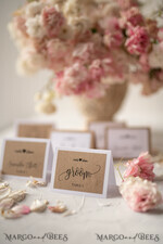 PLATZKARTEN / TISCHKARTEN  
 Rustikale Eco-Hochzeitsplatzkarten Minimalistische weiße Hochzeitsplatzkarten, rustikales öko-braun mit schwarzem Druck, zarte Hochzeitsnamensschilder, einzigartige Hochzeitsstationery, individuell formulierte Begleitkarten.12