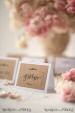 PLATZKARTEN / TISCHKARTEN  
 Rustikale Eco-Hochzeitsplatzkarten Minimalistische weiße Hochzeitsplatzkarten, rustikales öko-braun mit schwarzem Druck, zarte Hochzeitsnamensschilder, einzigartige Hochzeitsstationery, individuell formulierte Begleitkarten.12