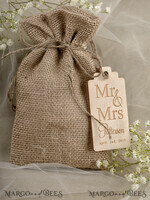HOCHZEITSGESCHENKE Rustikale Jute-Geschenktüten mit Holzanhängern Hochzeitsgeschenkideen, Rustikale Geschenktüten mit Holzschildern4