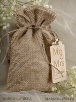 HOCHZEITSGESCHENKE Rustikale Jute-Geschenktüten mit Holzanhängern Hochzeitsgeschenkideen, Rustikale Geschenktüten mit Holzschildern4