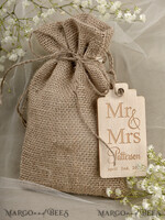 HOCHZEITSGESCHENKE Rustikale Jute-Geschenktüten mit Holzanhängern Hochzeitsgeschenkideen, Rustikale Geschenktüten mit Holzschildern4