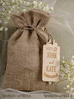HOCHZEITSGESCHENKE Rustikale Jute-Geschenktüten mit Holzanhängern romantische Hochzeitsgeschenke, rustikale Geschenktüten mit Holzanhängern5