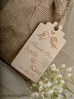 HOCHZEITSGESCHENKE Rustikale Jute-Geschenktüten mit Holzanhängern Hochzeitsgeschenke, rustikale Jute-Geschenktüten mit Holzanhängern5