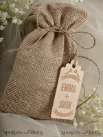 HOCHZEITSGESCHENKE Rustikale Jute-Geschenktüten mit Holzanhängern Hochzeitsgeschenke, Rustikaler Geschenksack mit Etikett7