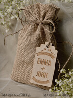 HOCHZEITSGESCHENKE Rustikale Jute-Geschenktüten mit Holzanhängern Hochzeitsgeschenke, Rustikaler Geschenksack mit Etikett7