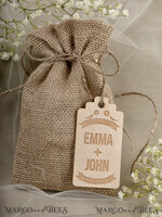 HOCHZEITSGESCHENKE Rustikale Jute-Geschenktüten mit Holzanhängern Hochzeitsgeschenke, Rustikaler Geschenksack mit Etikett7