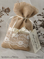 HOCHZEITSGESCHENKE Rustikale Jutesäckchen als Geschenke niedliche Hochzeitsgeschenk-Karten, personalisierte rustikale Jute-Geschenktüten4