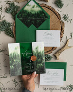 HOCHZEITS EINLADUNGEN Wald / Berge / Waldlandschaft Thema Grüne Acryl-Hochzeitsladung Suite, moderne rustikale Hochzeitseinladungen, klare Plexiglas Suite Hochzeitskarten, grüne Hochzeitseinladungen, nebliger Wald frostige Hochzeitseinladung Suite, Hochzeitsladung mit Kiefern aus Plexiglas.16