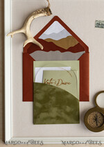 HOCHZEITS EINLADUNGEN Wald / Berge / Waldlandschaft Thema Bergmodernes Bogen-Acryl-Hochzeitsinvitation-Set, moderne Hochzeitskarten aus Arizona, klare Plexiglassuite-Hochzeitskarten, terrakotta Hochzeitskarten, Berghochzeitsinvitation-Set, salbeigrüne Hochzeitskarte aus Plexiglas.21