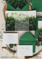 HOCHZEITS EINLADUNGEN Wald / Berge / Waldlandschaft Thema Wald Acryl Hochzeits-Einladungset, moderne rustikale Hochzeitskarten, klare Plexiglassuite Hochzeitskarten, grüne Hochzeitseinladungen, neblige Wald-gefüllte Hochzeitseinladungssuite, Hochzeitskarte mit Kiefern aus Plexiglas.17
