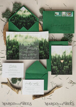HOCHZEITS EINLADUNGEN Wald / Berge / Waldlandschaft Thema Wald Acryl Hochzeits-Einladungset, moderne rustikale Hochzeitskarten, klare Plexiglassuite Hochzeitskarten, grüne Hochzeitseinladungen, neblige Wald-gefüllte Hochzeitseinladungssuite, Hochzeitskarte mit Kiefern aus Plexiglas.17