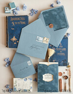 HOCHZEITS EINLADUNGEN Elegante Einladungen Klassische Karten Samt Staubblau Hochzeitskarten, elegante Hochzeitseinladungen, romantische Hochzeitseinladungen Staubblau, Samt-Taschenhochzeitsstationery9