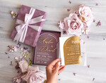 HOCHZEITS EINLADUNGEN Elegante Einladungen Klassische Karten Luxus Mauve Samt Box Hochzeitseinladungen, elegante Acryl Hochzeitseinladungen mit goldener Schleife, glamouröse goldene Hochzeitskarten, handgemachte Hochzeitsstationery.13