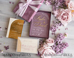 HOCHZEITS EINLADUNGEN Elegante Einladungen Klassische Karten Luxus Mauve Samt Box Hochzeitseinladungen, elegante Acryl Hochzeitseinladungen mit goldener Schleife, glamouröse goldene Hochzeitskarten, handgemachte Hochzeitsstationery.13