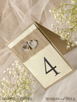 TISCHDEKORATIONSCHILDER   Holz Eco Rustikale Tischnummern Rustikale Hochzeits Tischkarten mit Jute und Holzherzen, Scheunenhochzeit Tischkarten, elegante, umweltfreundliche, romantische personalisierte Karten, einfache rustikale Hochzeits Tischdekoration.4