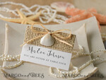 PLATZKARTEN / TISCHKARTEN  
 Strand-/Marin-/Destination Hochzeits Thema Marineweiße Platzkarten mit Muschel und Raffiaschnur, elegante Namensschilder für Ihre Hochzeitstische, editierbarer Text, natürliche Jute-Seewedding-Eskortkarten.4