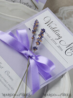 MENÜ & PROGRAMME  
 rustikal und Spitze Zartes Flieder-Hochzeitsmenü, elegante Hochzeitsmenüs mit Lavendel, minimalistische lilafarbene Hochzeitsmenükarten, moderne Dinnerkarte für die Hochzeit.4