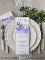 MENÜ & PROGRAMME  
 rustikal und Spitze Zartes Flieder-Hochzeitsmenü, elegante Hochzeitsmenüs mit Lavendel, minimalistische lilafarbene Hochzeitsmenükarten, moderne Dinnerkarte für die Hochzeit.4