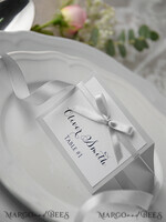 PLATZKARTEN / TISCHKARTEN  
 rustikal und Spitze Romantische weiße minimalistische Hochzeitsplatzkarten mit grauem Band, moderne elegante rustikale Platzkarten, Glamour-Tischkarten, wunderschöne graue Hochzeitsnamensschilder.2