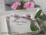 PLATZKARTEN / TISCHKARTEN  
 rustikal und Spitze Romantische weiße minimalistische Hochzeitstischkarten mit rosa und grauem Band, moderne rustikale Platzkarten, Glamour-Tischkarten, Hochzeitsnamensschild, bearbeitbarer Text5