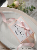 PLATZKARTEN / TISCHKARTEN  
 rustikal und Spitze Romantische weiße minimalistische Hochzeitsplatzkarten mit pinkem Band, moderne elegante pfirsichfarbene Platzkarte, wunderschönes Hochzeitsnamensschild, editierbare Text-Eskortkarte.2