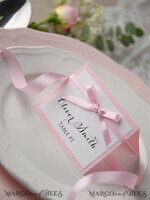 PLATZKARTEN / TISCHKARTEN  
 rustikal und Spitze Romantische weiße minimalistische Hochzeitsplatzkarten mit rosa Band, moderne elegante botanische Platzkarte, glamouröse Tischkarten, wunderschönes florales Hochzeitsnamensschild.4