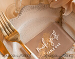 PLATZKARTEN / TISCHKARTEN  
 Acrylgold klar / Holz 3D Acryl Beige Platzkarten mit Ständer, Klare Acryl- und Gold-Platzkarten, Nude Taupe Gold Plexi Platzkarten, Tan Luxus Hochzeits Tischdeko Platzkarten, Erdige Hochzeitsbeschilderung Gold Spiegel Platzkarten.15