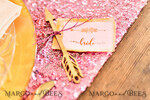 PLATZKARTEN / TISCHKARTEN  
 Luxus Premium Glitzer/ Gold/ Silber/ Roségold Luxus Boho Gold Deckle-Edge Hochzeitsplatzkarten, elegante Hochzeitsplatzkarte mit pinkem Zwirn und hölzernem Pfeil, moderne Hochzeitsstationery, benutzerdefinierte Platzkarten4