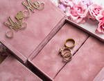 RINGTRÄGERBOXEN & KISSEN Samtkästchen für den Trauungszeremonie Ringbox für die Hochzeitszeremonie 3 Ringe, Blush Pink Goldener Samt Hochzeitsringbox für die Zeremonie, Glamour Hochzeitsringboxen für ihn und sie, Luxus Samt Ringbox doppelt, benutzerdefinierte Farben.10