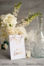 TABLE DECOR SIGNS glitter White Floral Wedding Table Numbers, Gold Foil Minimalist Wedding Table Cards, Elegant Floral Table Décor & gold twine, Glamour Wedding Stationery, Editable text3