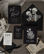 HOCHZEITS EINLADUNGEN Moderne Einladungen Florale Karten Halloween Hochzeits Einladungssuite, schwarze Einladungen, Tarotkarten Einladungen, gotische Hochzeits Einladungskarten, Das Liebespaar Skelett Hochzeitsset schwarz10