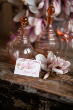 PLACE CARDS / TABLE CARDS Romantic Boho/ Botanical/ Floral Floral Minimalistic Place Card, White Wedding Place Cards with Pink Twine, Simple Magnolia Name Tags, Elegant Wedding Table Decor, Delicate Wedding Name Tags3