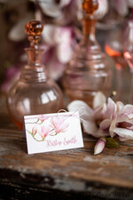 PLACE CARDS / TABLE CARDS Romantic Boho/ Botanical/ Floral Floral Minimalistic Place Card, White Wedding Place Cards with Pink Twine, Simple Magnolia Name Tags, Elegant Wedding Table Decor, Delicate Wedding Name Tags3