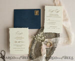 HOCHZEITS EINLADUNGEN moderne Kalligraphie / feine Kunst Elfenbein Gold Hochzeitseinladung, Blumen Hochzeitseinladung, Toskana Italien Einladungset, Kranz Monogramm Hochzeitseinladungset, Ausgefranstes Rand Einladungen, Zerrissene Rand Hochzeitseinladungen golden, Fine Art Hochzeitseinladungset, Ausgefranstes Rand Papier8